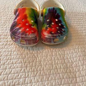 size C8 (8 Toddler ) tie dyed crocs. GUC. some wear in front.